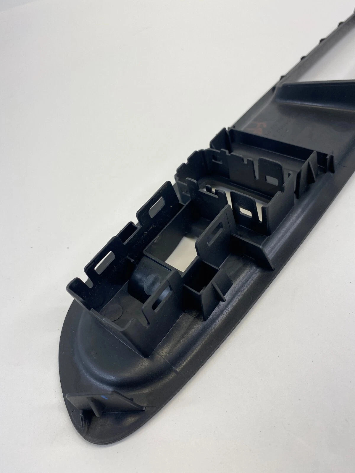 09-12 CHEVY TRAVERSE FRONT RIGHT DOOR WINDOW SWITCH BEZEL COVER TRIM 25868362