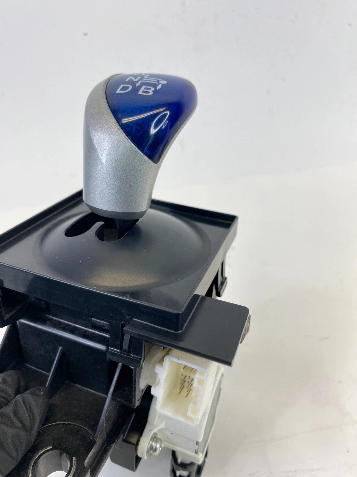 10-15 TOYOTA PRIUS AUTOMATIC TRANSMISSION SHIFT SHIFTER LEVER HANDLE 75C583-LHD