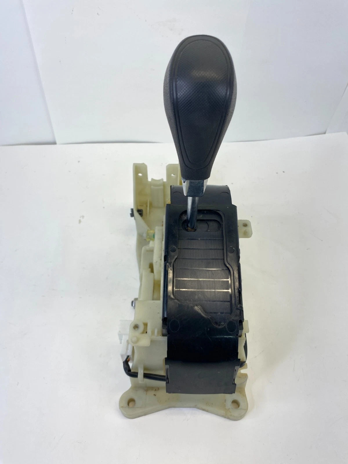 12-14 HYUNDAI ACCENT AT FLOOR SHIFTER SHIFT SELECTOR LEVER HANDLE 467001R220 OEM