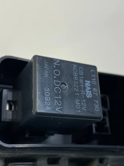 OEM 2002-2006 MAZDA MPV 3.0L V6 UNDER HOOD FUSE RELAY BOX FUSEBOX ASSEMBLY