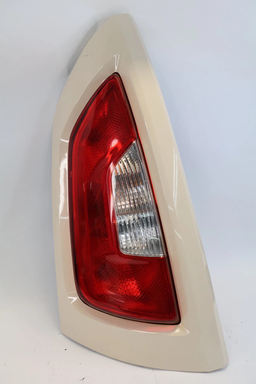 2012 2013 KIA SOUL REAR LEFT LH SIDE TAIL LIGHT LAMP ASSEMBLY 92401-2K5 OEM