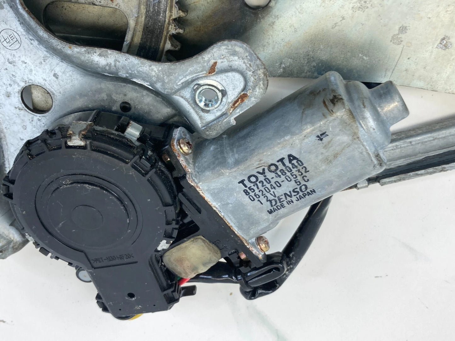 99-03 LEXUS RX300 REAR RIGHT SIDE DOOR POWER WINDOW REGULATOR & MOTOR 8572048040