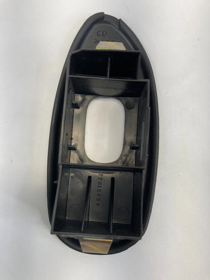 01-04 PONTIAC GRAND AM SEDAN FRONT RIGHT DOOR LOCK SWITCH COVER BEZEL 22612654