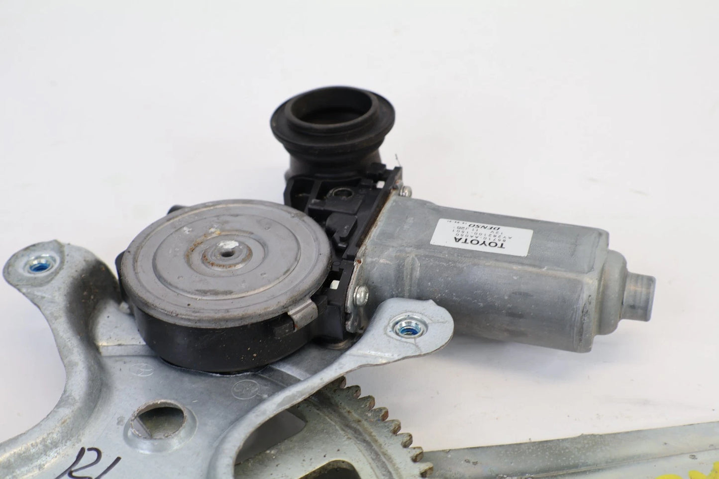 2003-2008 TOYOTA COROLLA REAR LEFT DOOR WINDOW MOTOR W/ REGULATOR 85710-AA050