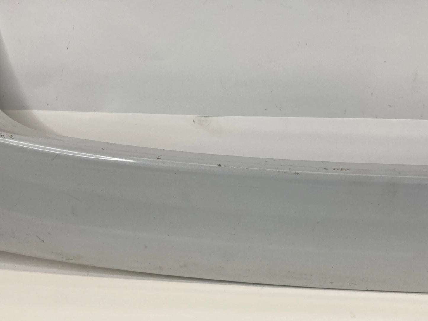 2001-2005 TOYOTA RAV4 REAR UPPER LIFTGATE TAILGATE HATCH SPOILER WING WHITE