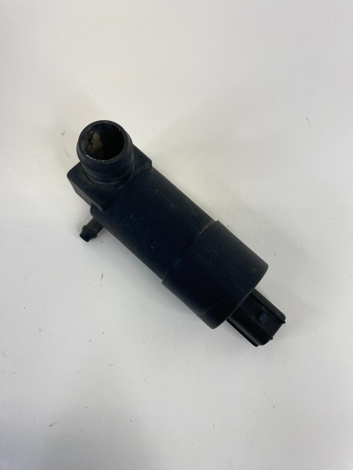 2012-2018 Ford Focus SEDAN Front Windshield Washer Wiper Fluid Pump Assy OEM