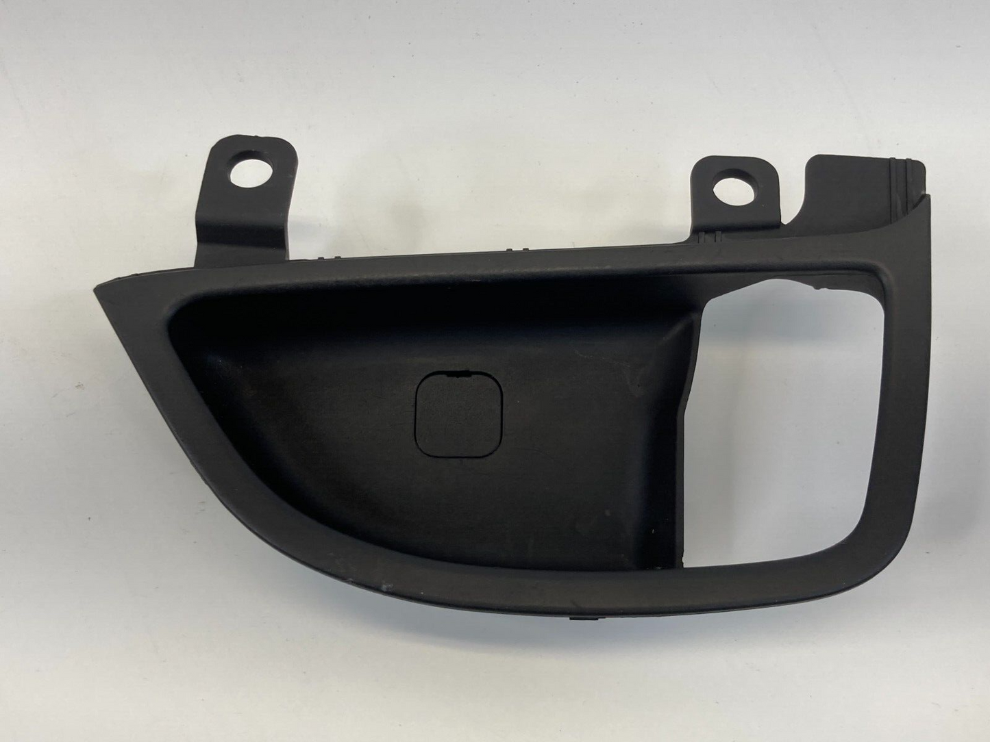 2011-2016 Hyundai Elantra Front Right Side Inside Door Handle Bezel 82621-MD000