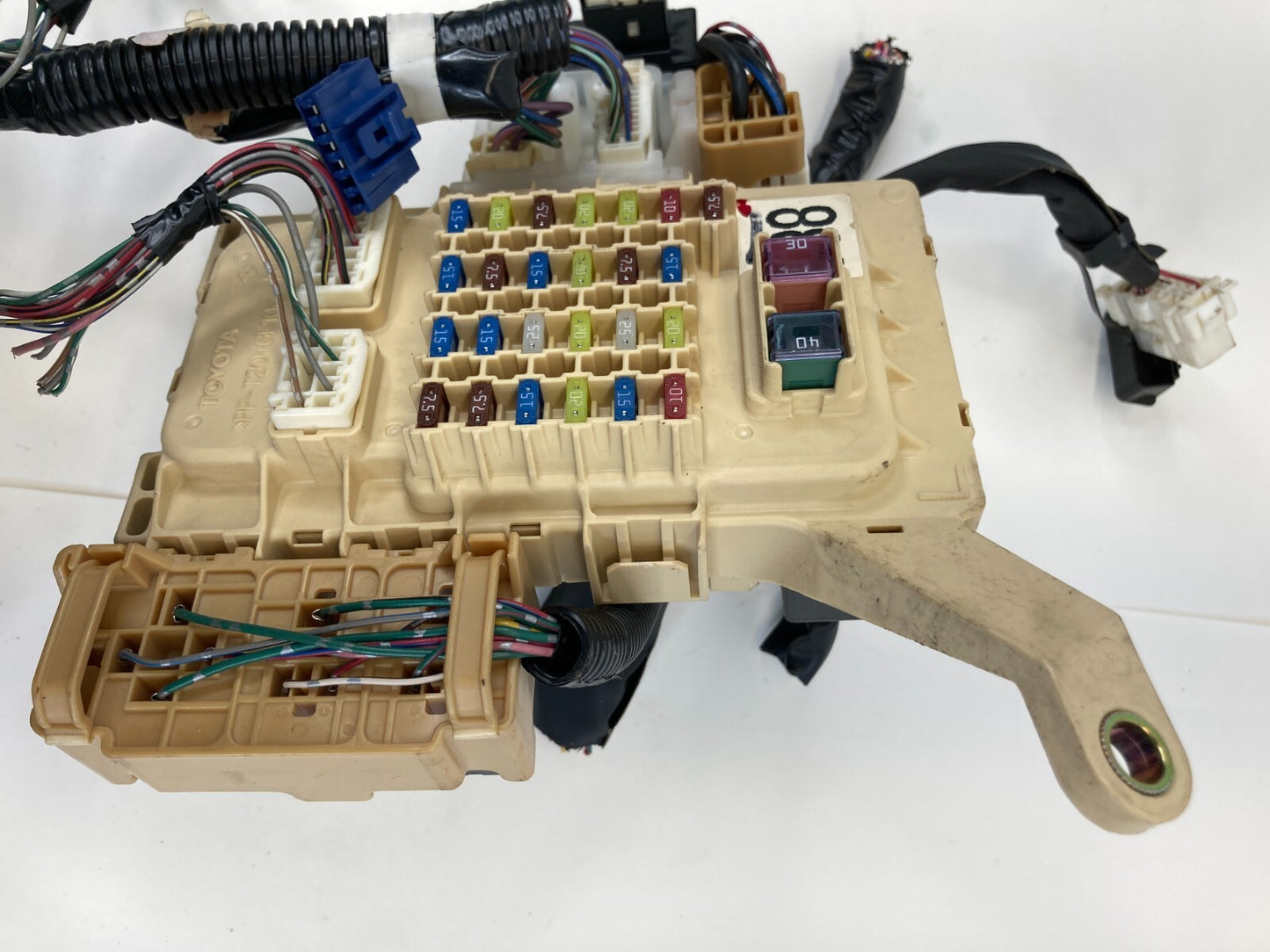 2001-2007 Toyota Highlander 3.0L V6 A/T Interior Cabin Dash Fuse Relay Box OEM