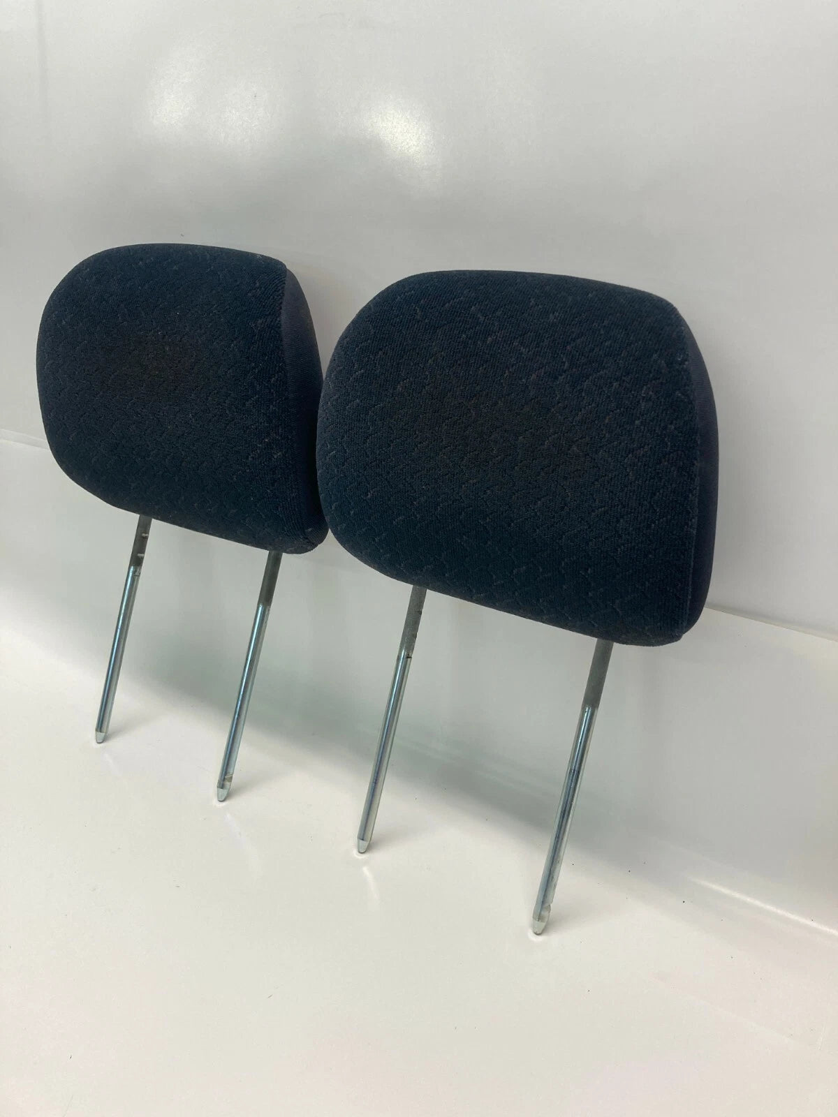 2001-2007 TOWN & COUNTRY FRONT SEAT HEADREST PAIR HEAD REST SET RIGHT & LEFT OEM