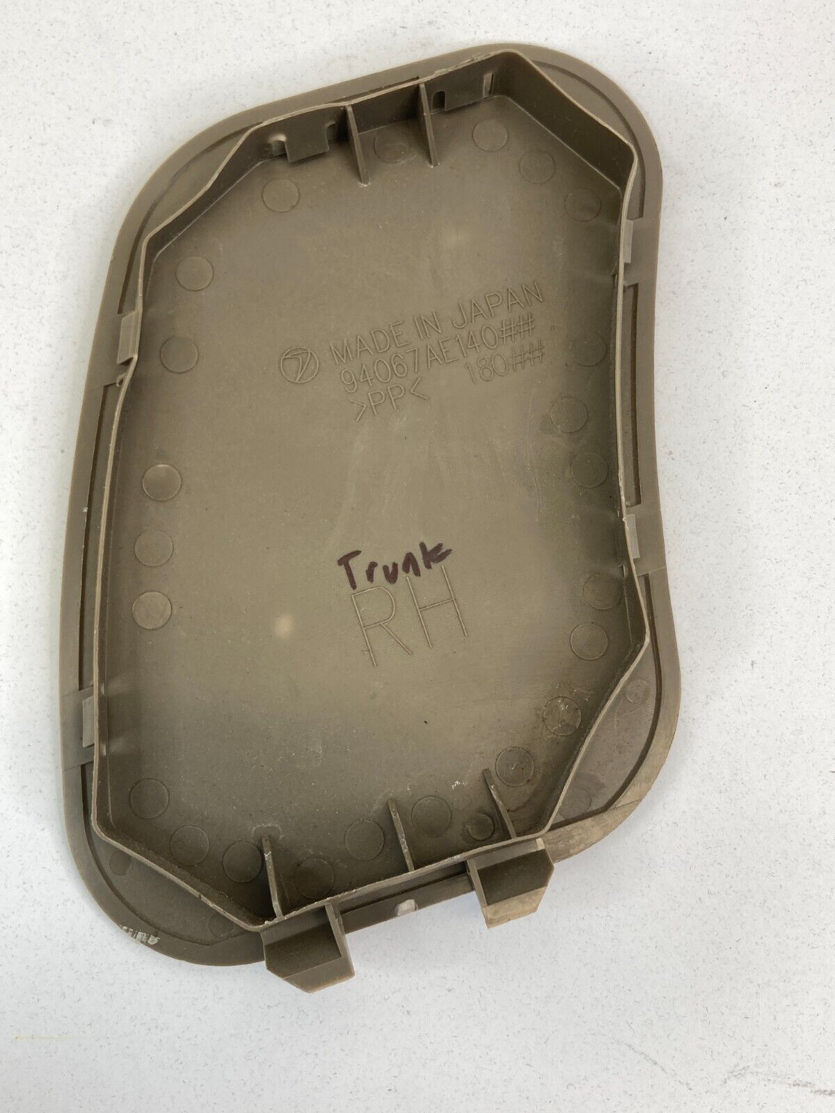 2000-2004 Subaru Outback Rear Right Access Tailgate Lamp Cap Cover 94067AE140