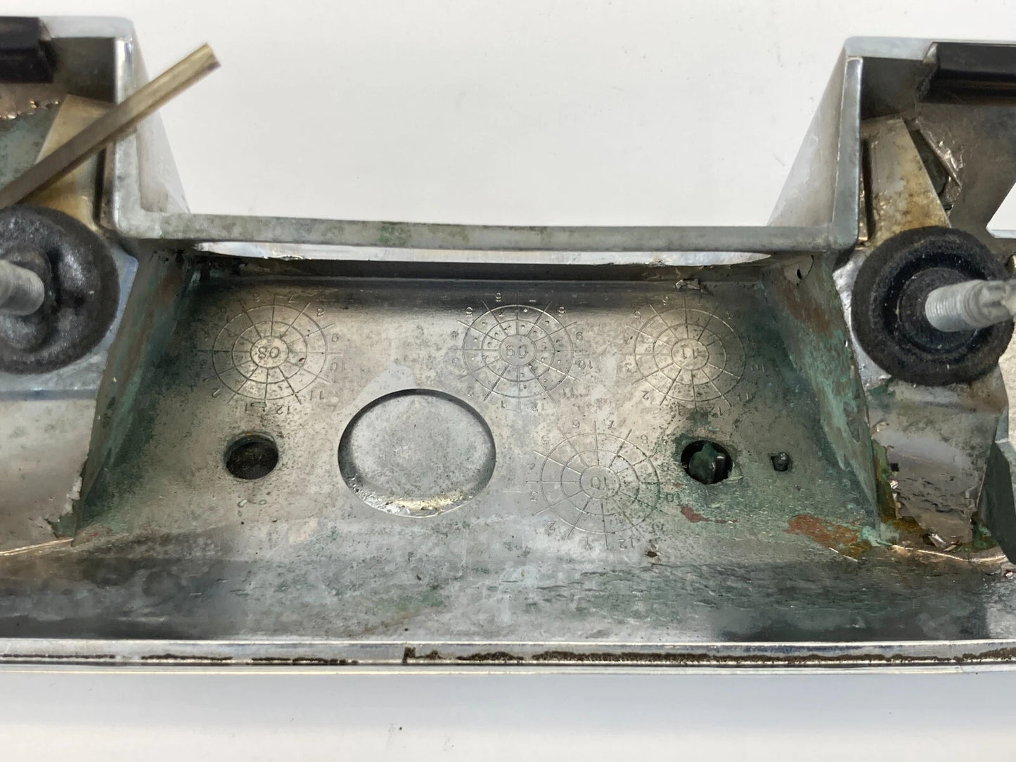 10-15 CHEVROLET EQUINOX W/O CAMERA TRUNK LIFTGATE APPLIQUE MOLDING 20881055 OEM