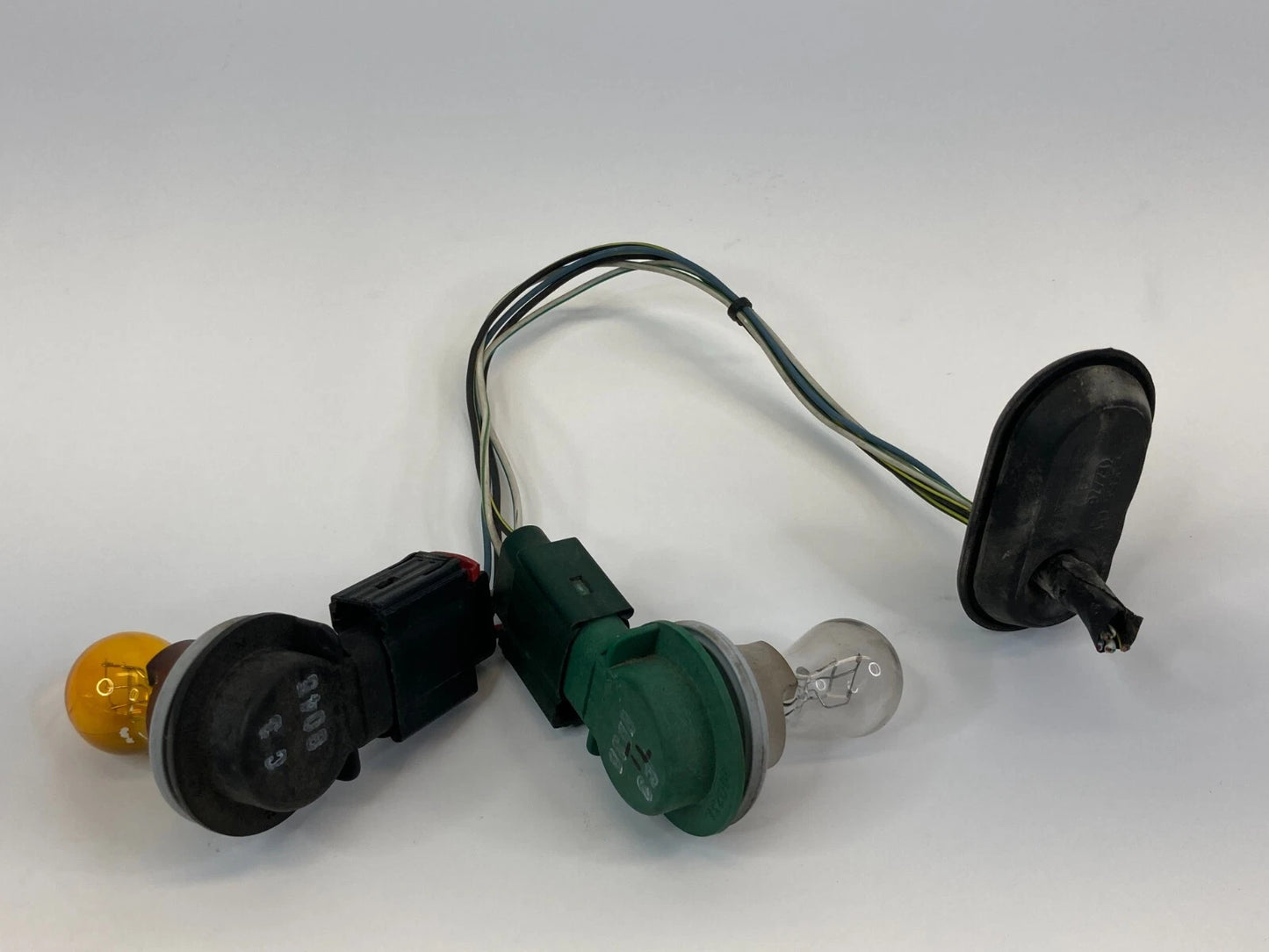 2008-2010 CHRYSLER TOWN & COUNTRY REAR DRIVER SIDE TAIL LIGHT WIRING HARNES OEM
