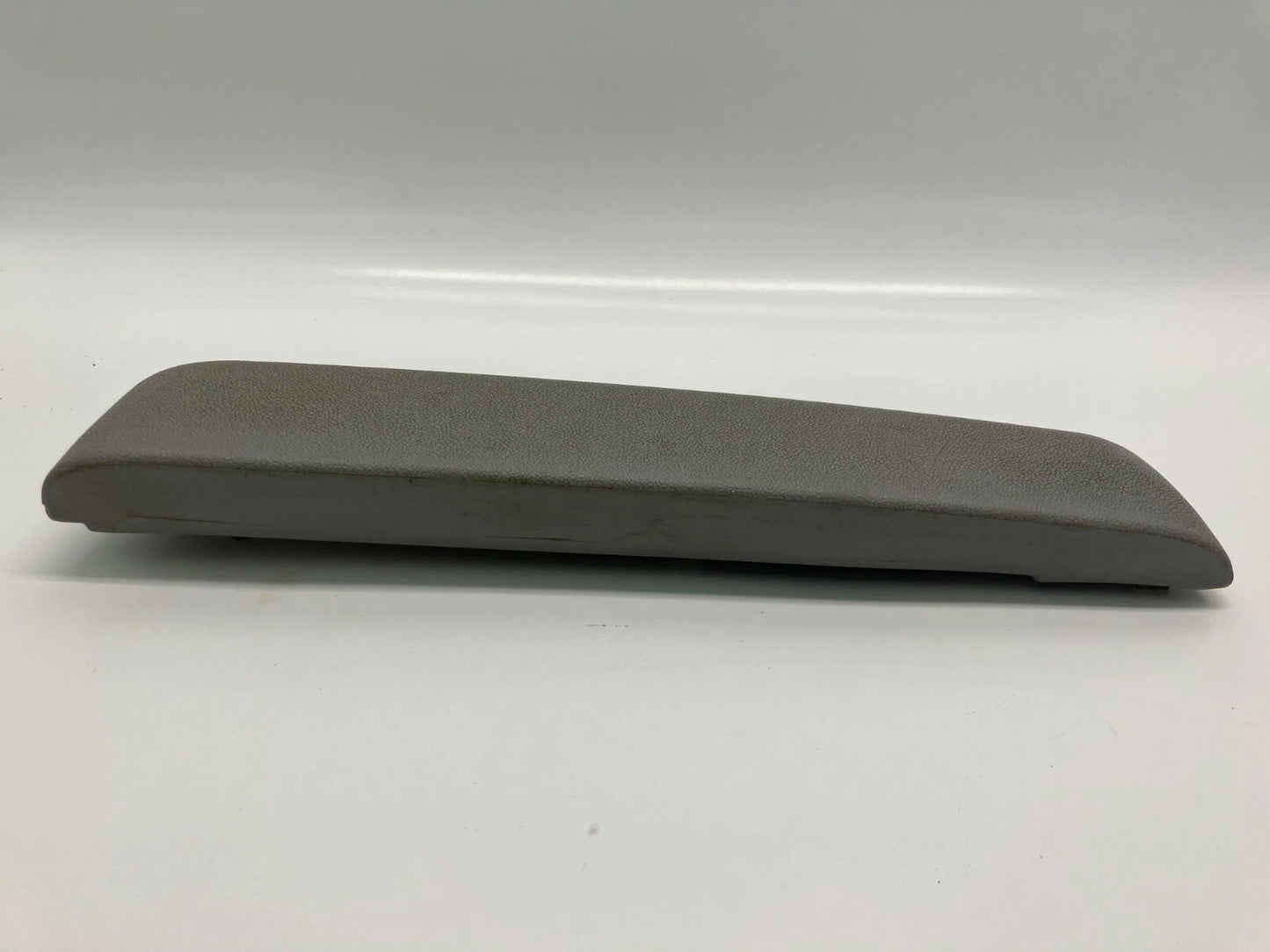 05 06 07 08 09 CHEVROLET EQUINOX RIGHT SIDE INTERIOR DOOR ARMREST ARM REST OEM