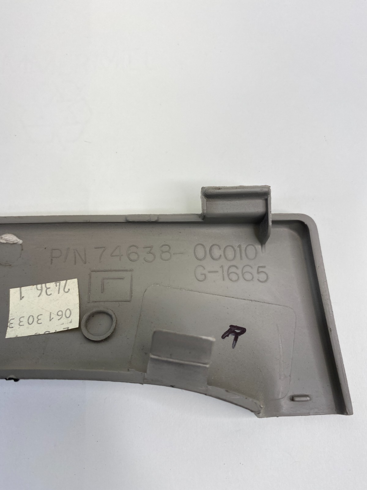 2001-2006 Toyota Sequoia Rear Left B-Pillar Grab Handle Trim Cover 74638-0C010