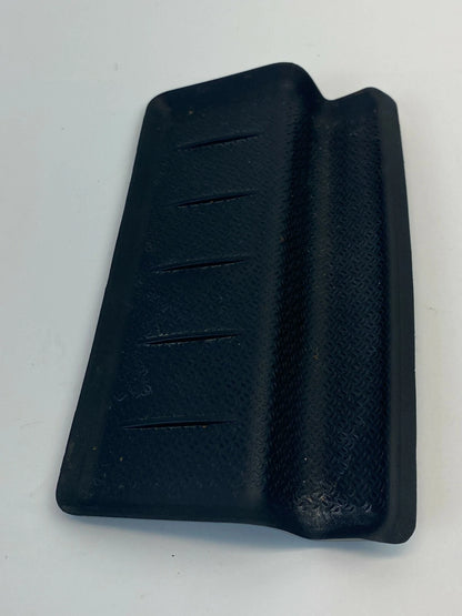08 09 10 SATURN VUE 2.4L L4 AT CENTER CONSOLE STORAGE POCKET RUBBER MAT 96477428