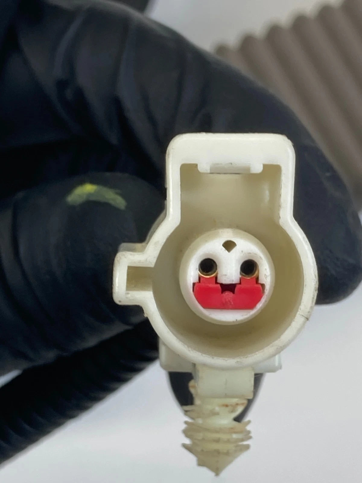 2004 2005 FORD EXPEDITION REAR RIGHT PASSENGER SIDE SEAT BELT BUCKLE END OEM