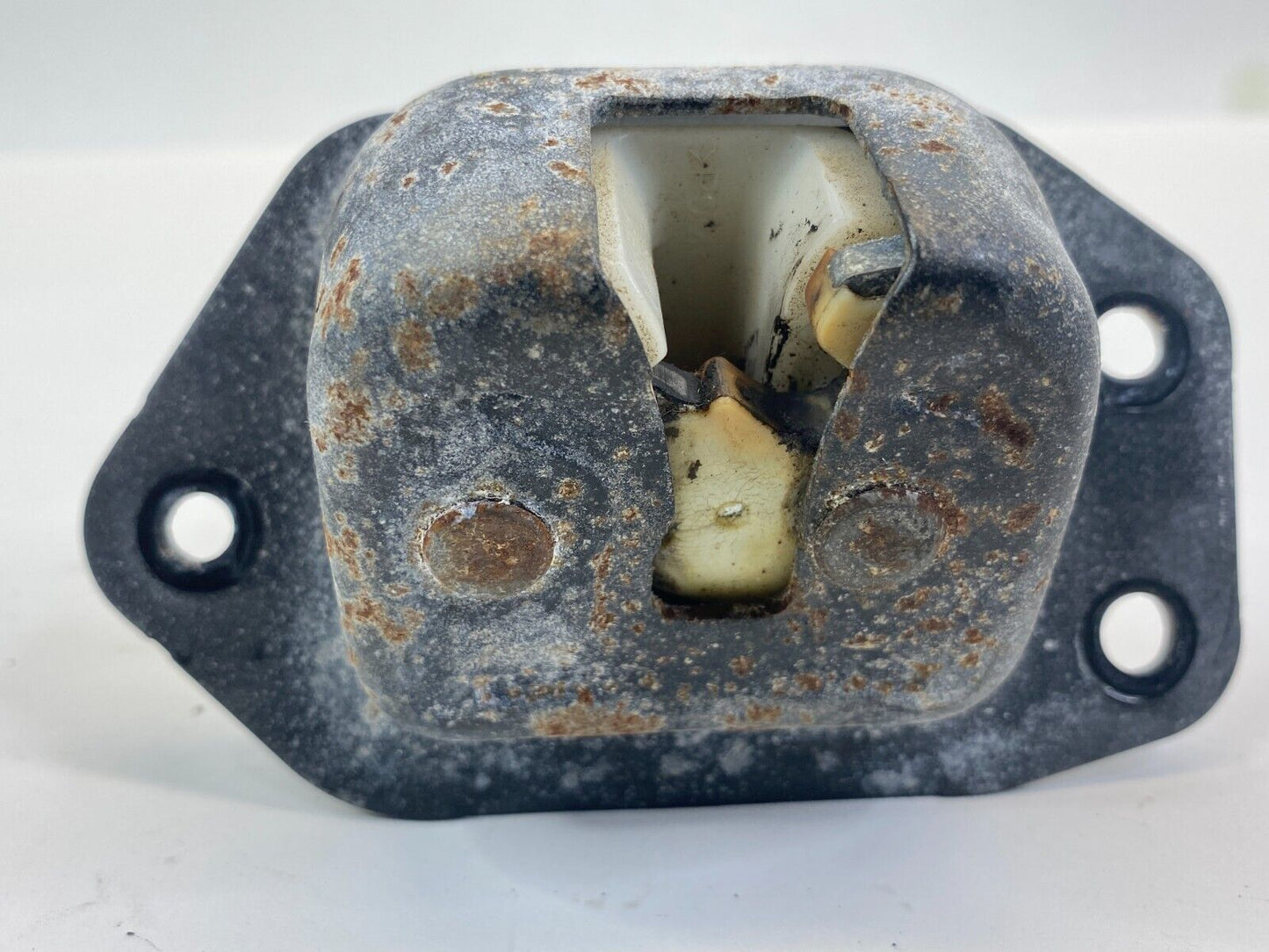 08 09 10 11 12 13 Nissan Rogue Rear Back Trunk Lock Latch Actuator Release OEM