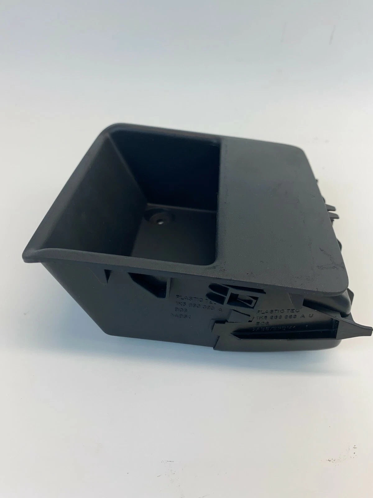 2005-2010 VOLKSWAGEN JETTA REAR CENTER CONSOLE STORAGE TRAY BIN 1K5863383A OEM