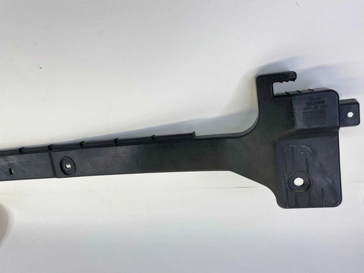 2003-2007 SAAB 9-3 CONVERTIBLE REAR CENTER BUMPER COVER BRACKET HOLDER 12830169