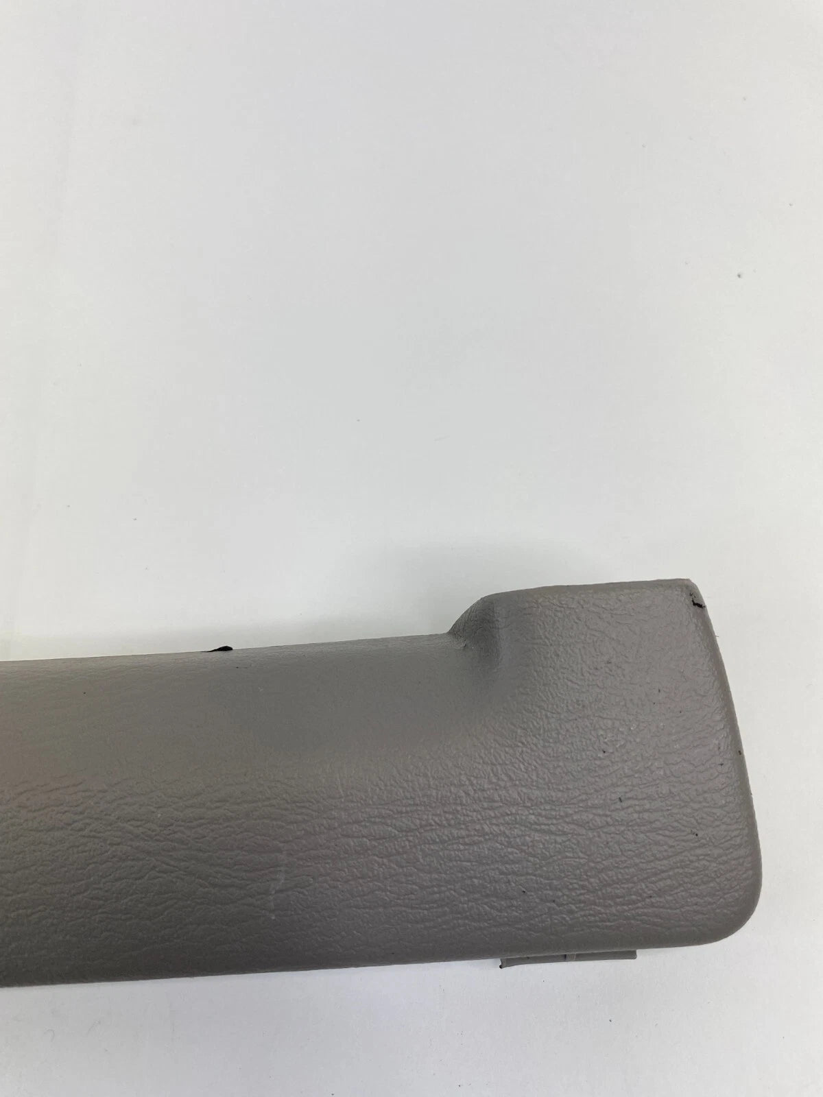 2001-2006 TOYOTA SEQUOIA REAR RIGHT B-PILLAR GRAB HANDLE TRIM COVER 74637-0C010