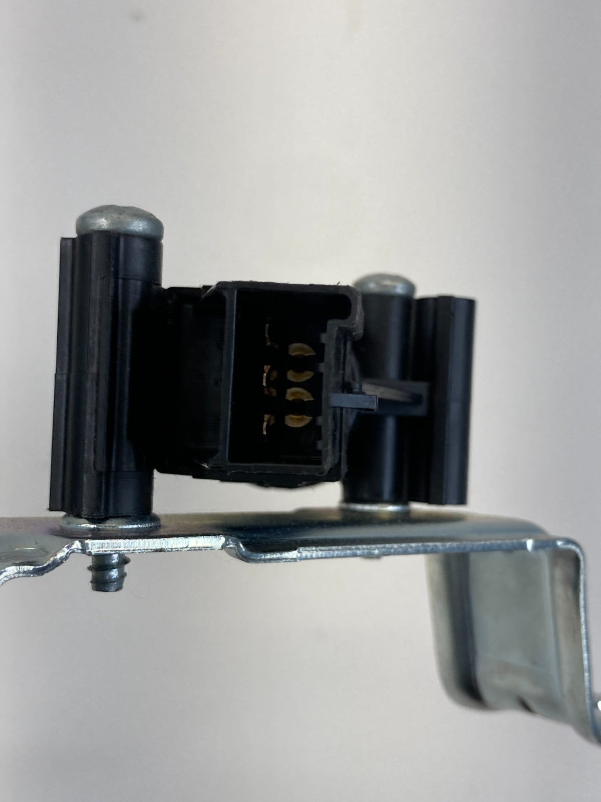 2008-2012 Ford Escape First Inertia Fuel Pump Shut-Off Switch Button 5L8T9D362AB