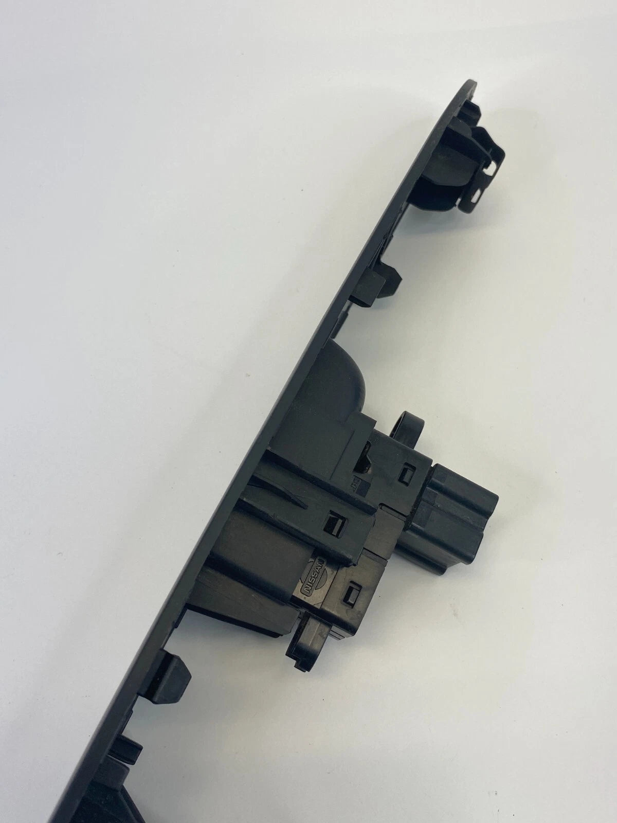 2007-2012 NISSAN SENTRA REAR LEFT SIDE DOOR WINDOW CONTROL SWITCH OEM 82961ET000