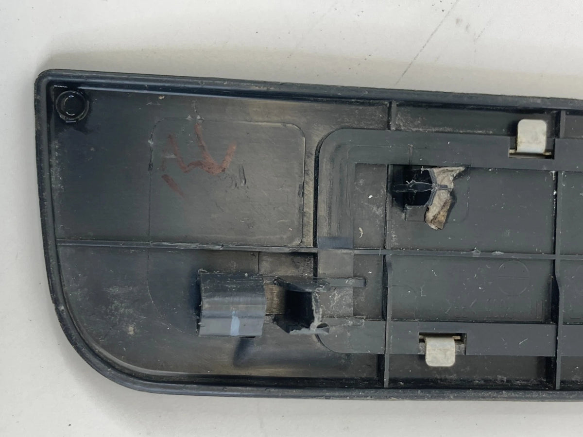 07-12 NISSAN VERSA REAR LEFT DRIVER SIDE DOOR SILL SCUFF KICK PLATE 769B3-EM00A