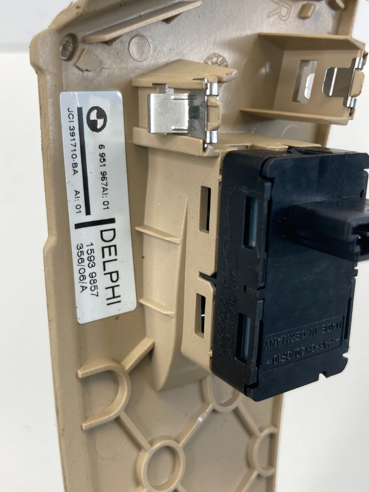 2004-2007 BMW 525i 530i Rear Right Door Power Window Switch w Bezel 6-951-967AI