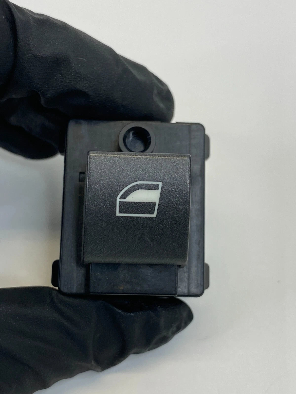02-05 BMW 745I 745LI FRONT RIGHT SIDE DOOR POWER WINDOW CONTROL SWITCH 8379597
