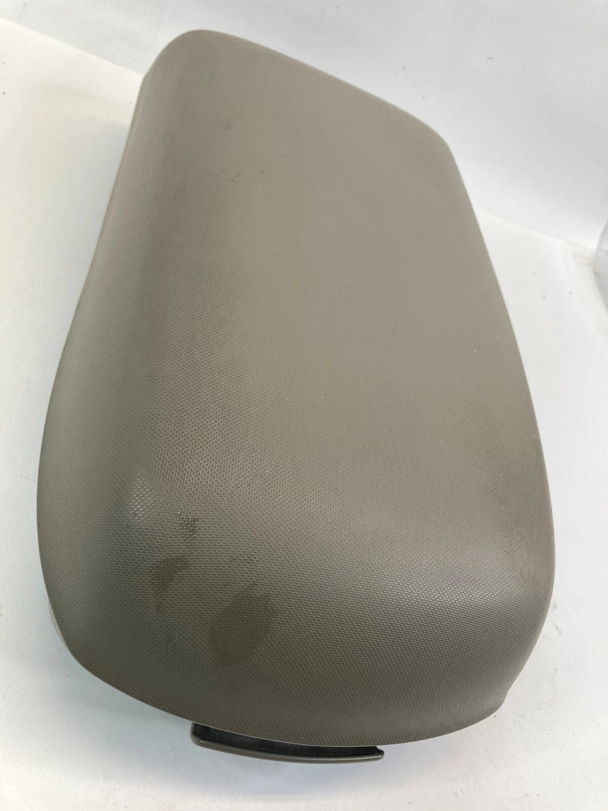 2006-2008 MITSUBISHI ENDEAVOR CENTER CONSOLE ARMREST ARM REST LID COVER OEM