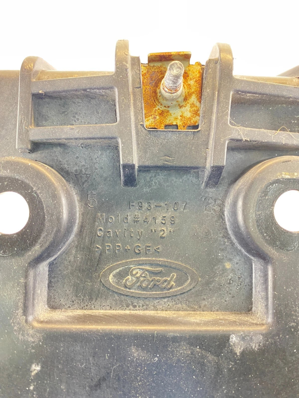 2005 2006 2007 FORD FIVE HUNDRED SEDAN BATTERY TRAY HOLDER BOX BRACKET OEM
