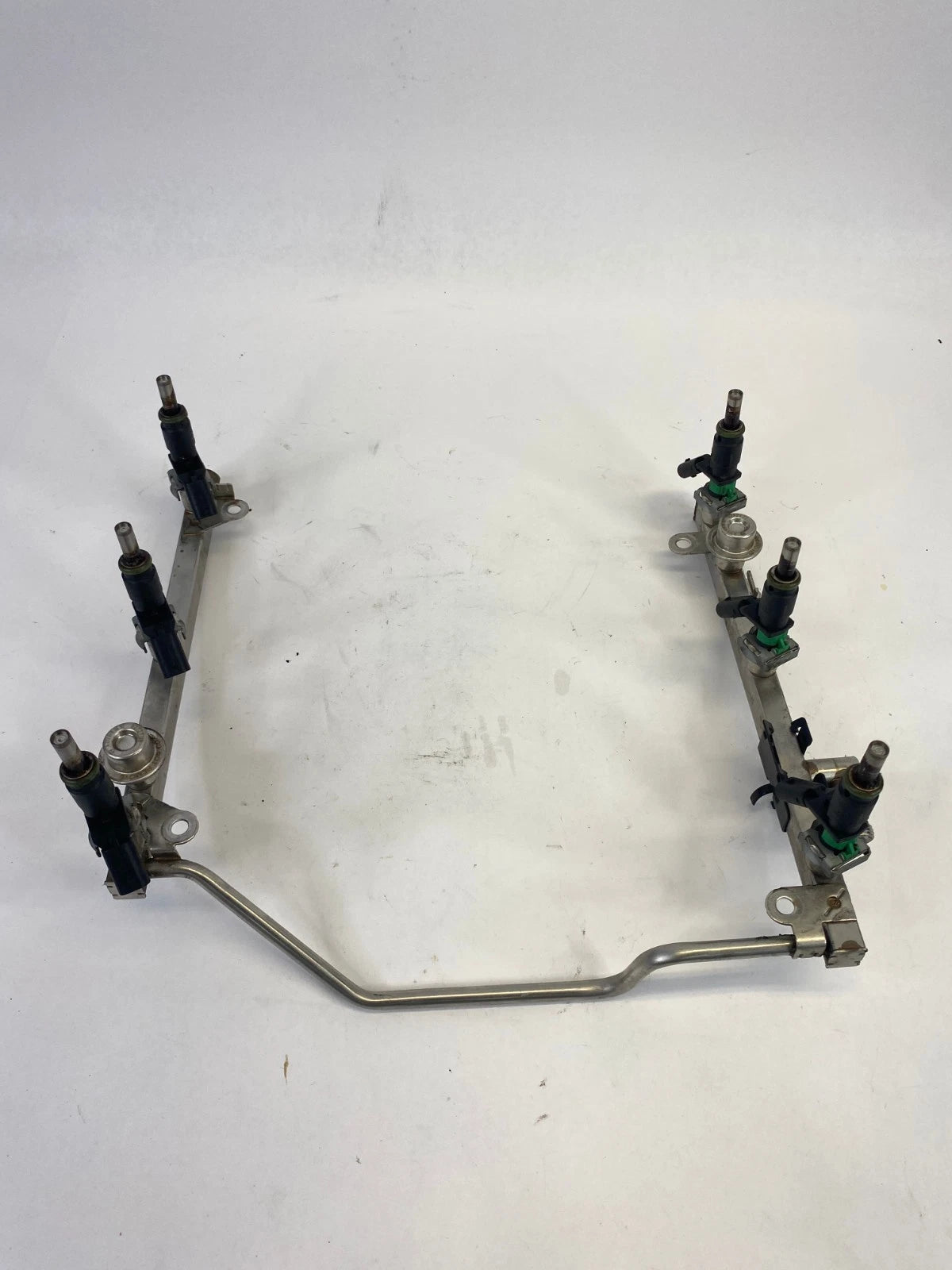 2010-2012 MERCEDES-BENZ GLK-350 FRONT ENGINE FUEL INJECTORS RAIL OEM A2720701395