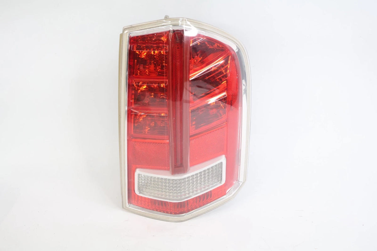 2011-2014 CHRYSLER 300 REAR RIGHT PASSENGER TAILLIGHT TAIL LAMP LED 68042170AE