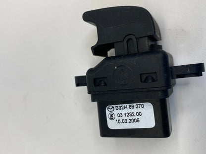 2004-2009 MAZDA 3 MAZDA3 REAR LEFT DOOR WINDOW CONTROL SWITCH B32H66370 OEM