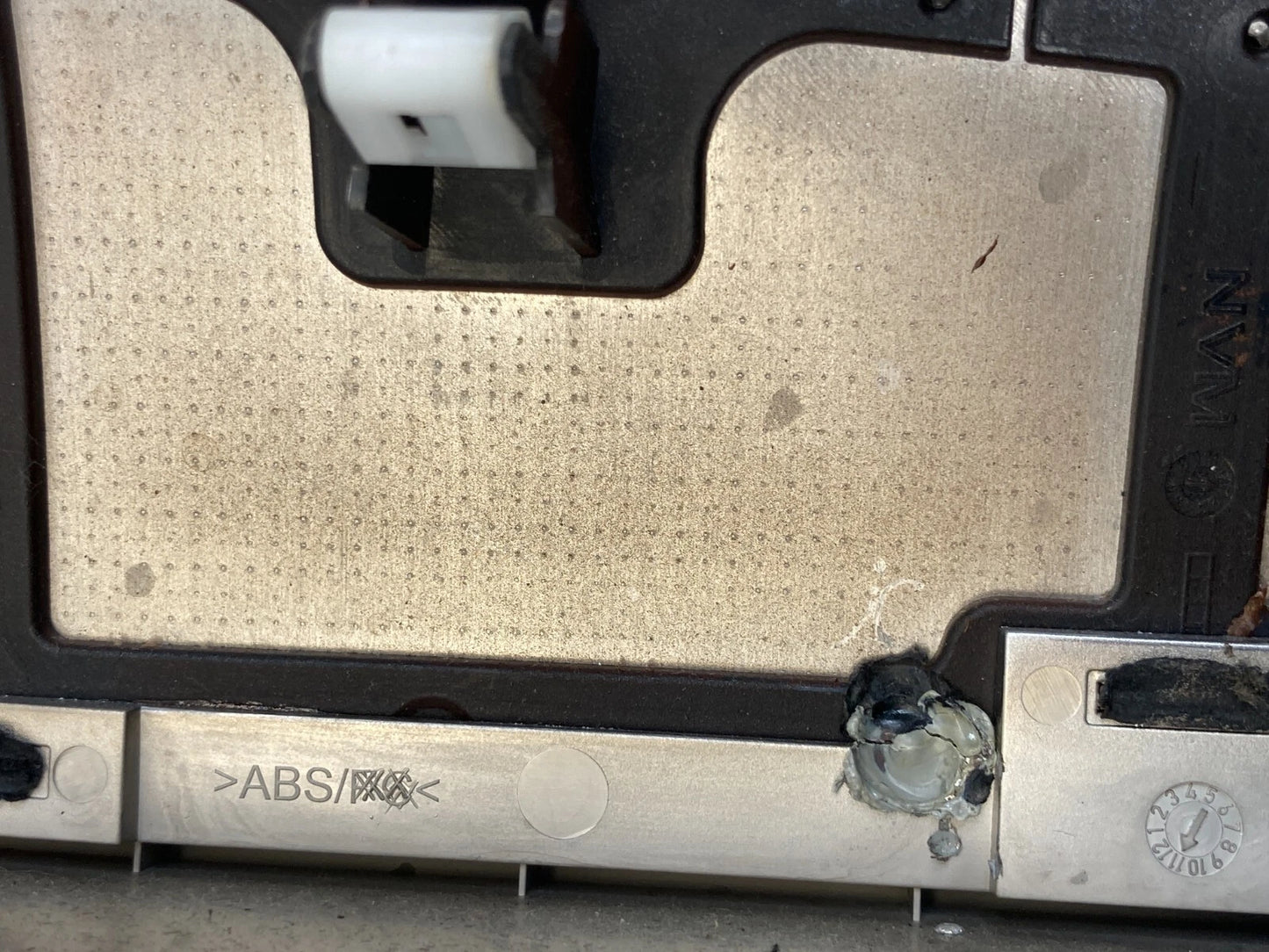 2008-2010 INFINITI QX56 DASH RIGHT SIDE MOLDING BEZEL W/AIR VENT 68220-ZQ11D OEM