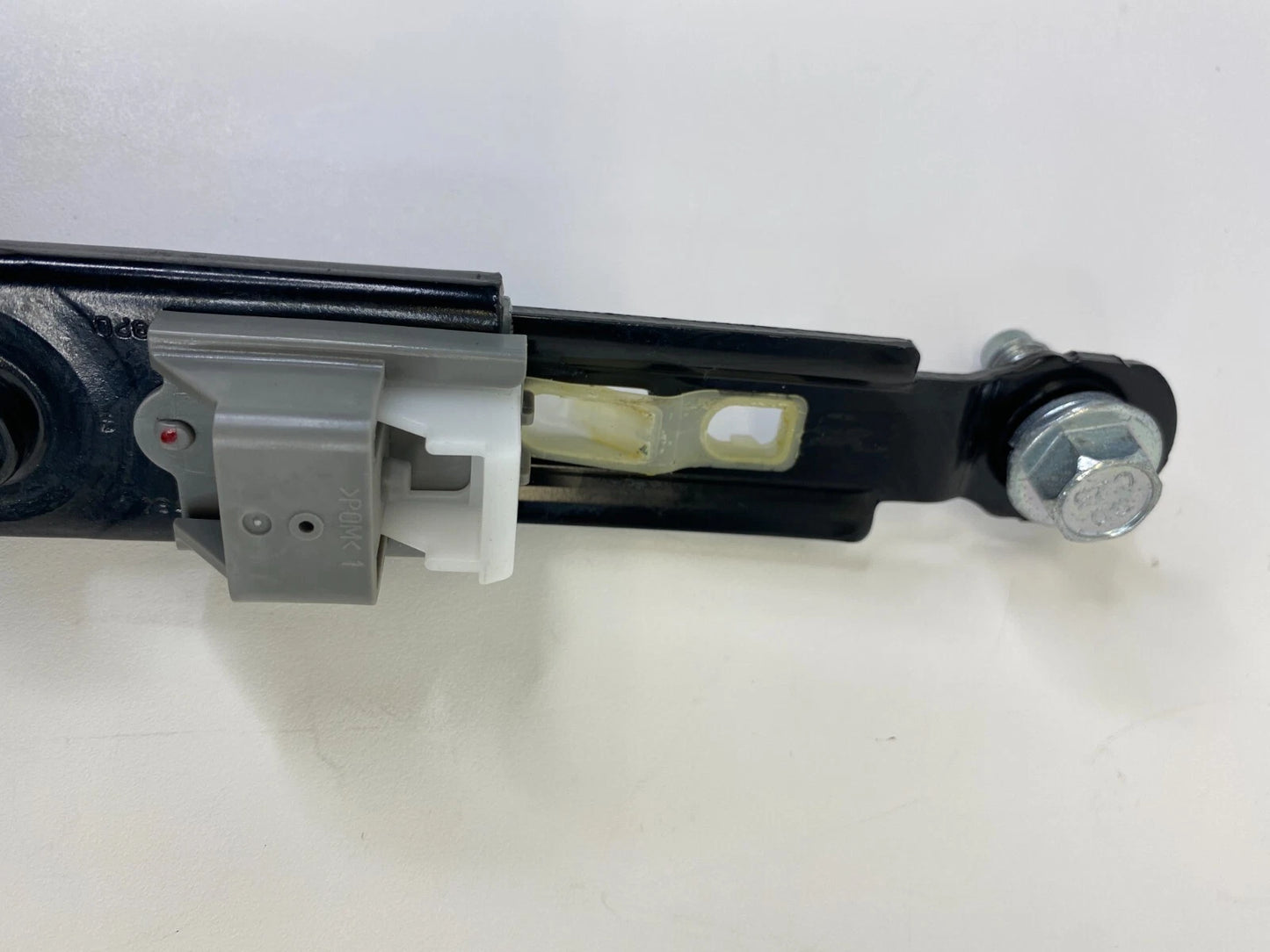 2012-2017 HYUNDAI ACCENT FRONT LEFT OR RIGHT SIDE SEAT BELT HEIGHT ADJUSTER OEM