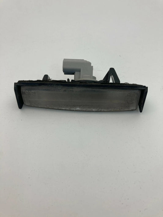 1998-2005 LEXUS GS300 SEDAN RIGHT SIDE TRUNK LICENSE PLATE LIGHT LAMP OEM