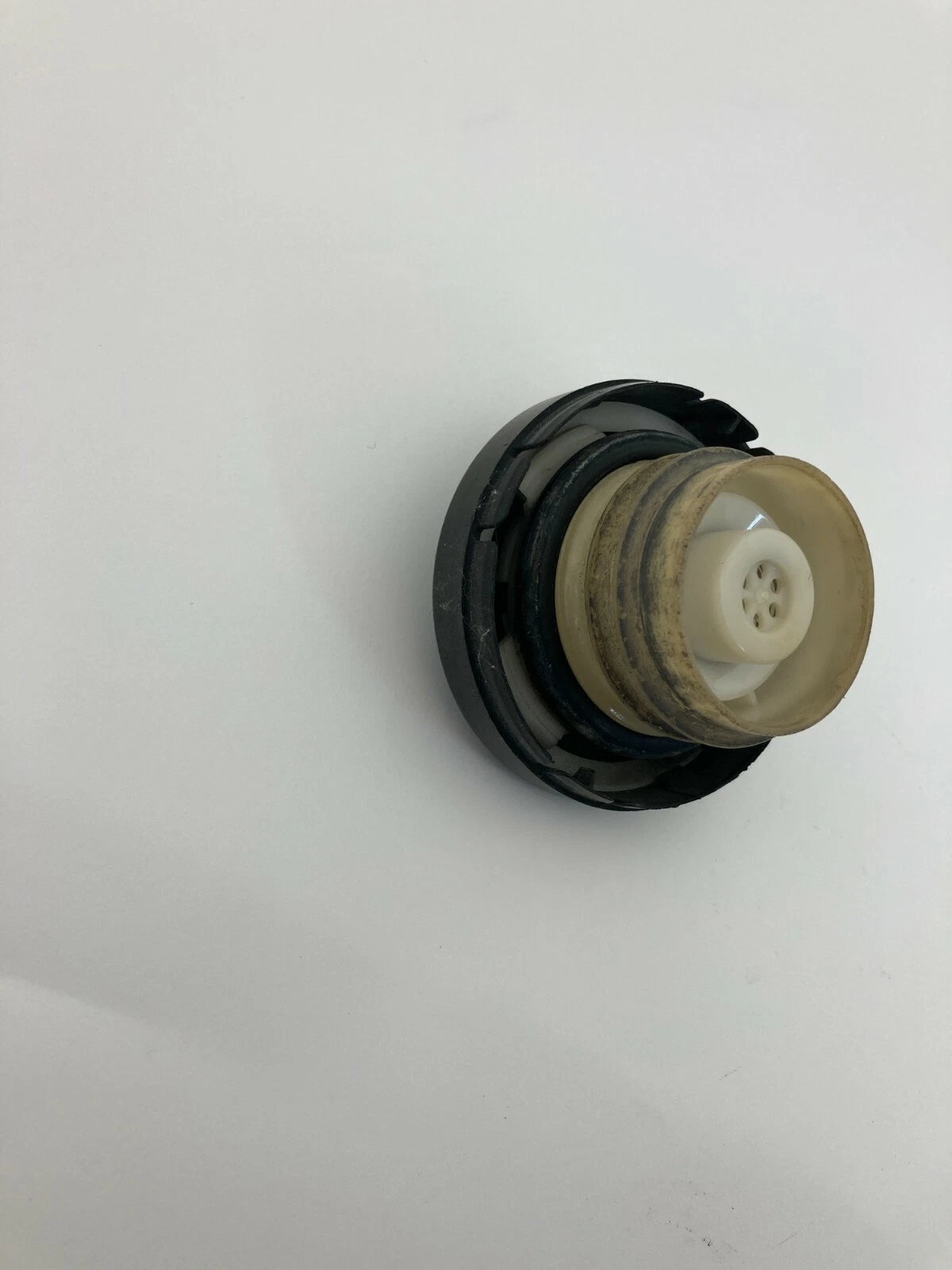 1998 1999 2000 2001 LEXUS GS300 FUEL FILLER GAS TANK LID CAP COVER OEM