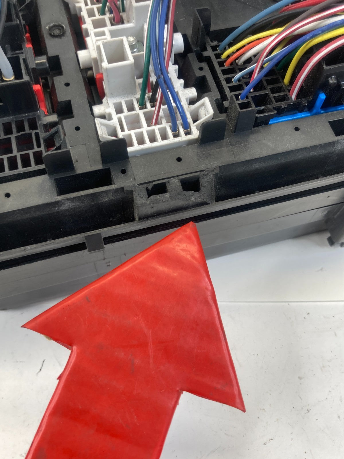 2013-2016 GMC Terrain 2.4L L4 Engine Compartment Fuse Box Relay Junction Block