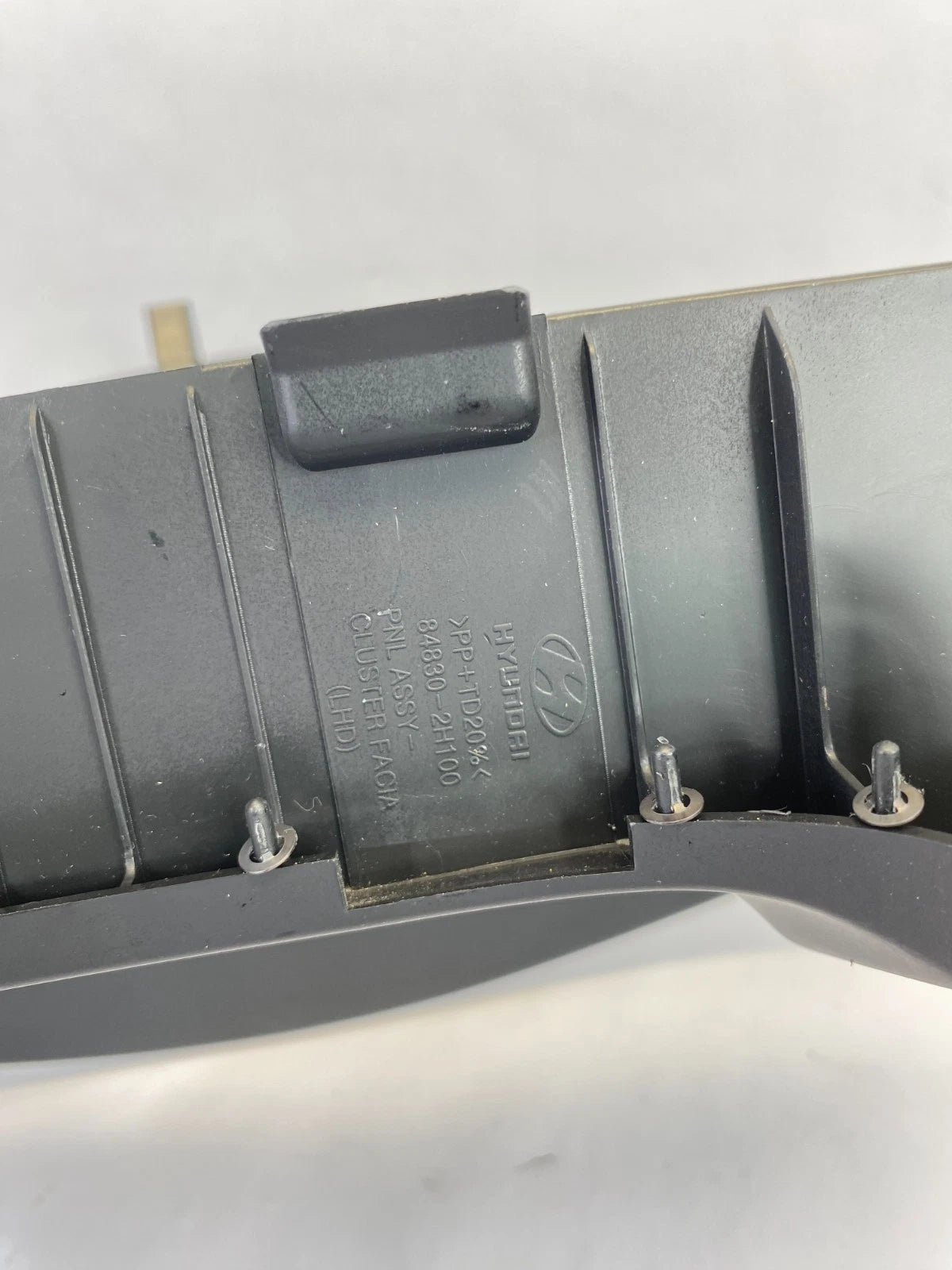 2007-2010 HYUNDAI ELANTRA DASH CLUSTER SPEEDOMETER BEZEL COVER TRIM 84830-2H100