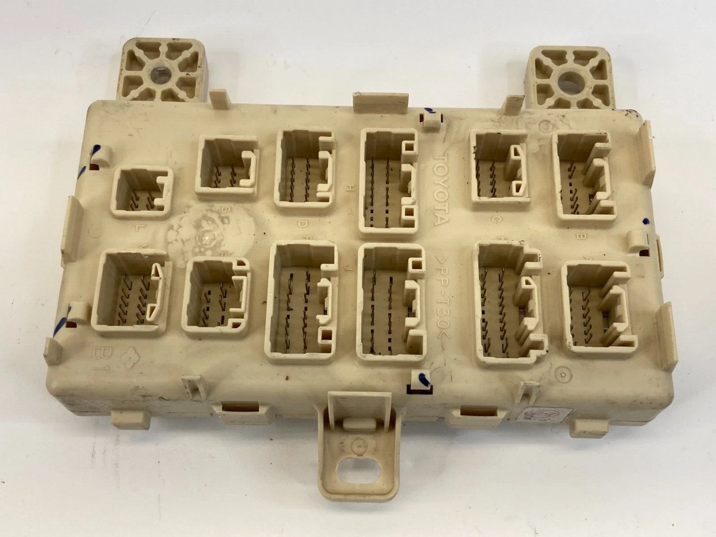 2004-2006 LEXUS RX330 3.3L V6 UNDER DASH FUSE BOX RELAY UNIT OEM