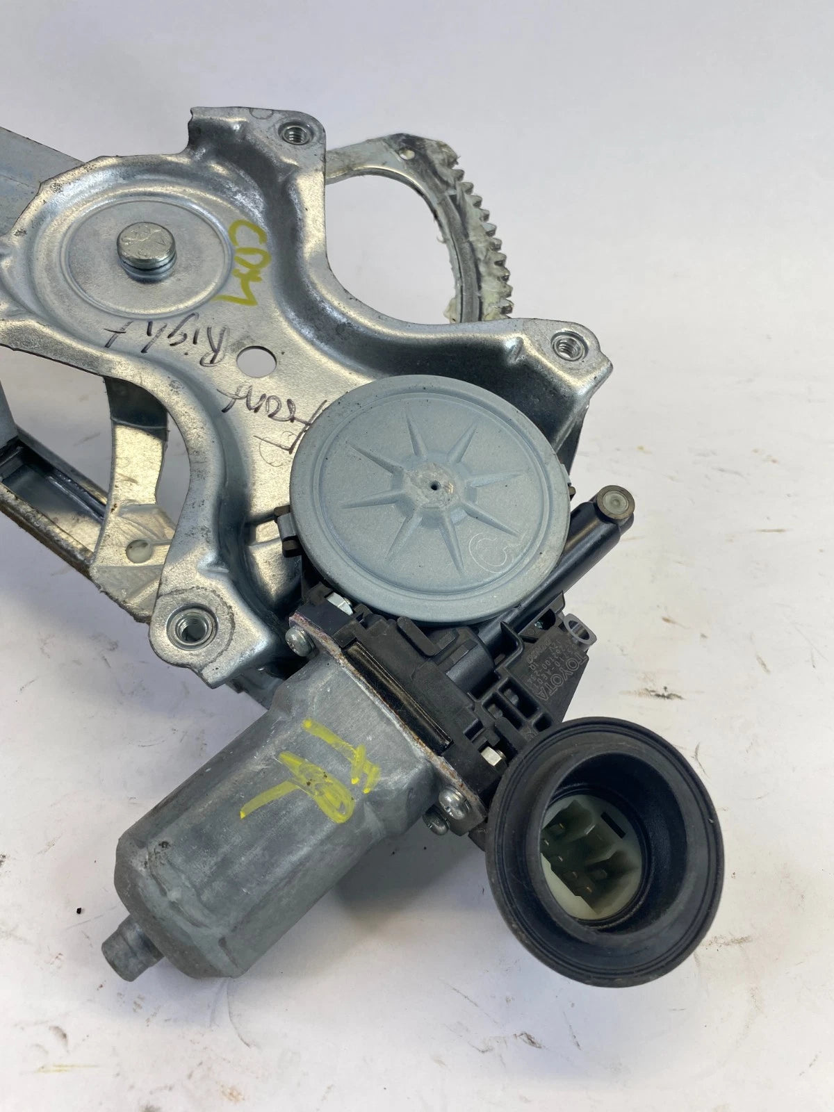 09-19 TOYOTA COROLLA FRONT RIGHT DOOR POWER WINDOW MOTOR REGULATOR 85710-AE010