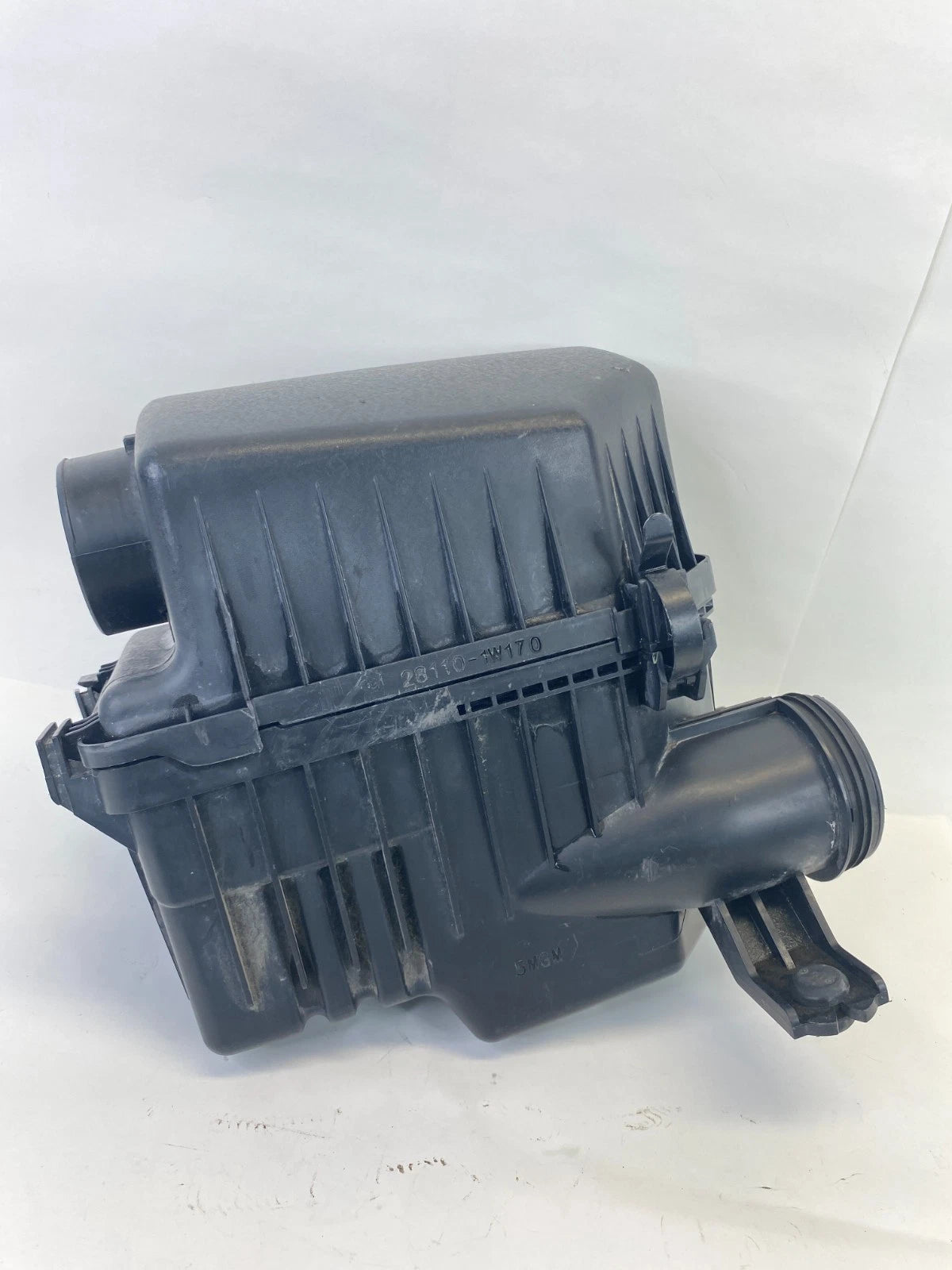 2012-2017 KIA RIO 1.6L ENGINE AIR CLEANER FILTER BOX HOUSING 28110-1W170 OEM