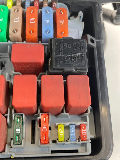 2012-2017 FIAT 500 A/T ENGINE FUSE RELAY BOX FUSEBOX COMPARTMENT OEM