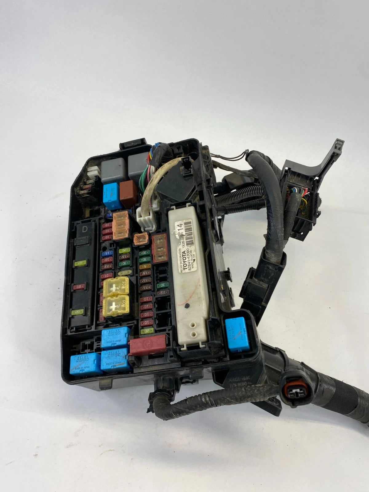 2011-2015 TOYOTA PRIUS ENGINE INTEGRATION RELAY FUSE BOX BLOCK OEM 82641-47090