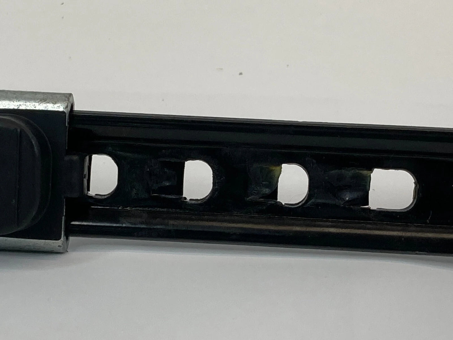 2006-2010 DODGE CHARGER FRONT RIGHT SIDE SEAT BELT ADJUSTER 04649125AB OEM