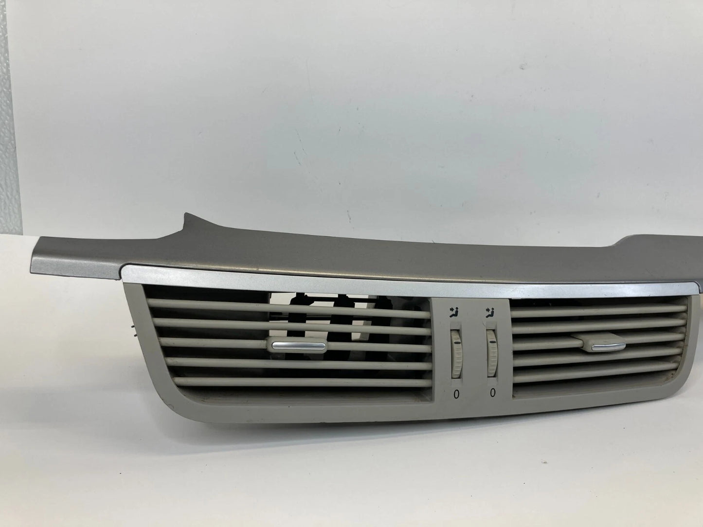 2009-2014 VOLKSWAGEN ROUTAN CENTER DASH A/C AIR VENT GRILLE TRIM MOLDING PANEL