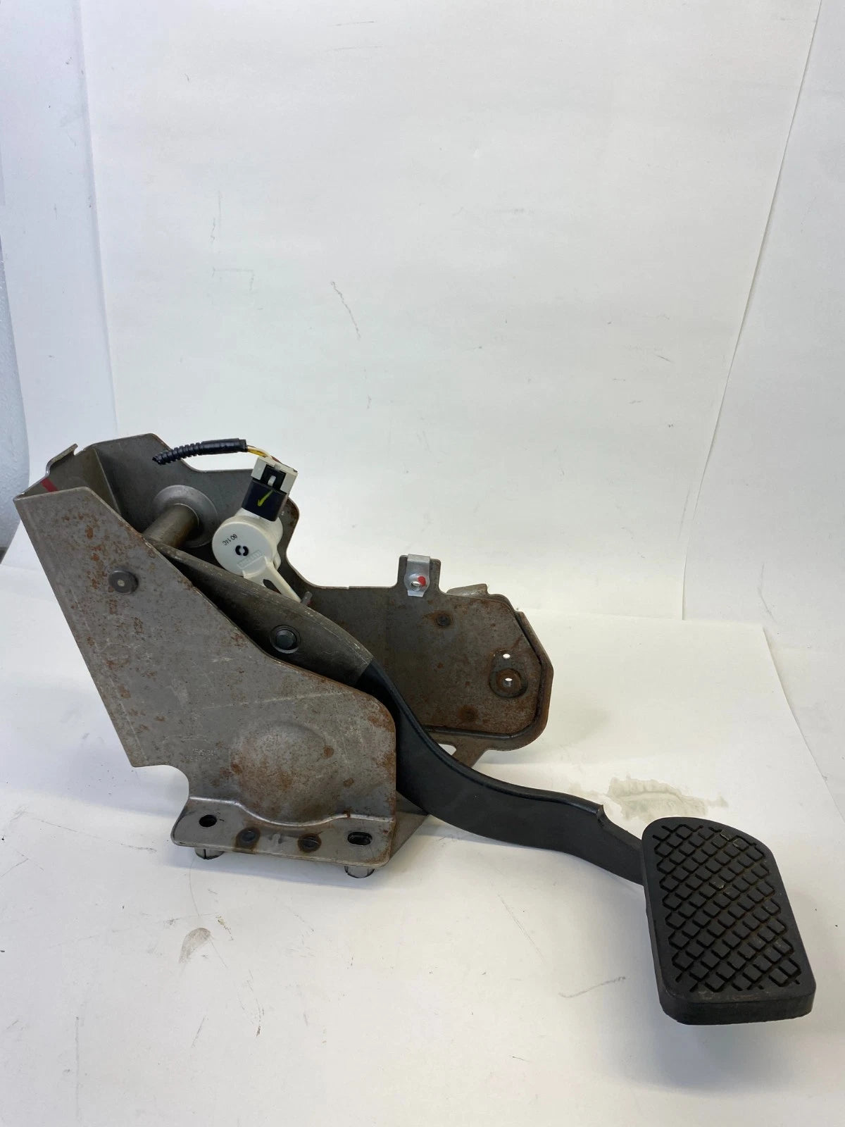 2010-2017 GMC TERRAIN CHEVROLET EQUINOX BRAKE FOOT STOP PEDAL ASSEMBLY