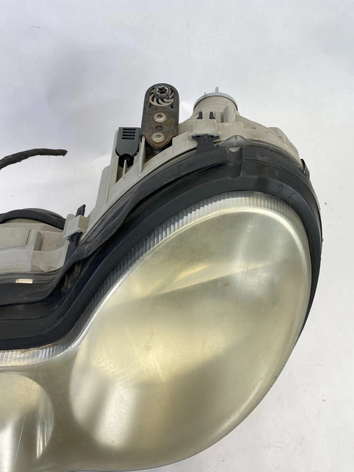 2001-2005 MERCEDES C240 LEFT DRIVER SIDE HALOGEN HEADLIGHT ASSEMBLY OEM