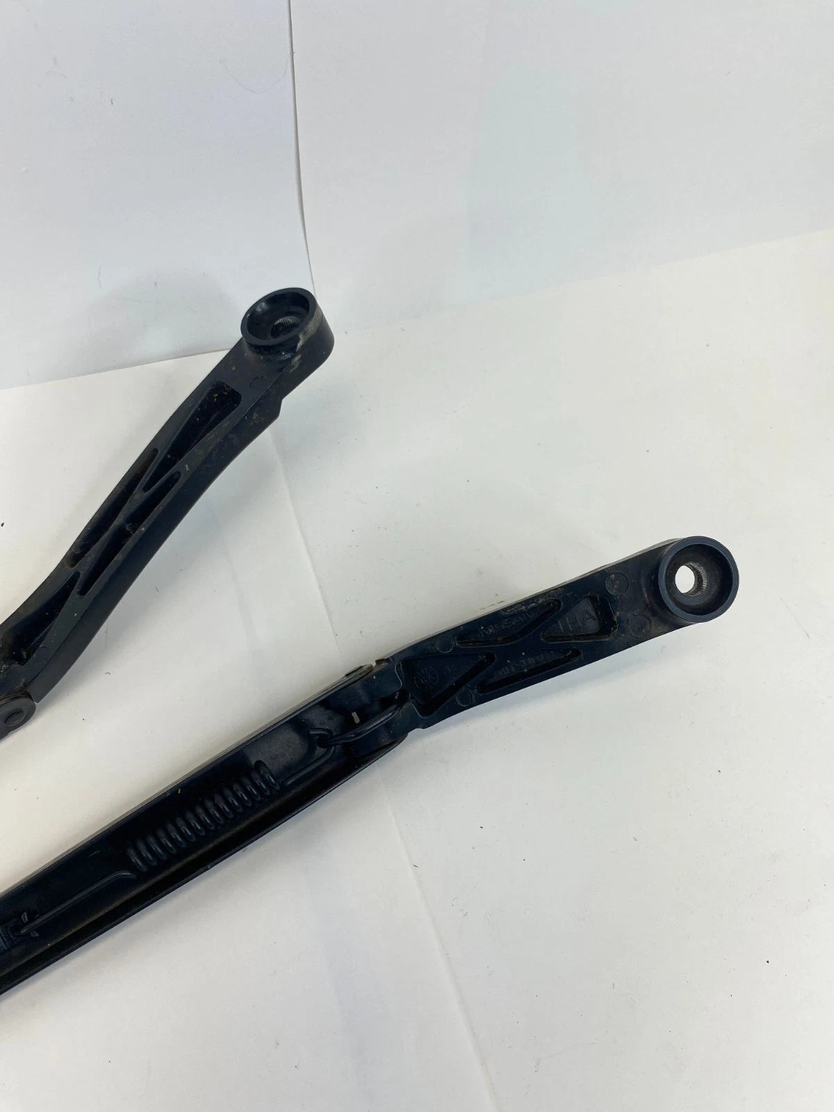 2012-2019 Nissan Versa SEDAN Front Right & Light Windshield Wiper Arm Pair OEM